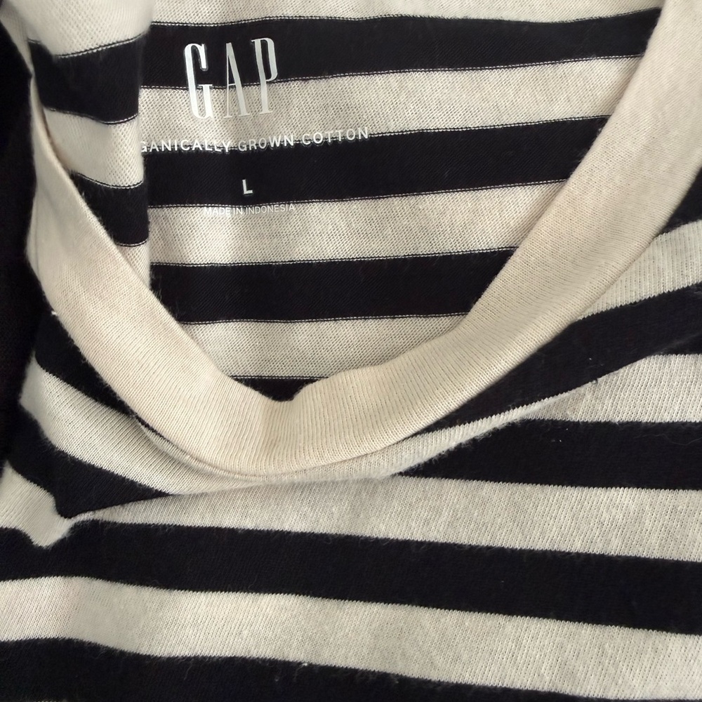 VACAY BUNDLE: Free People Hat, Medium Land n’Sea linen blend pants, L Gap Tee - Picture 7 of 9